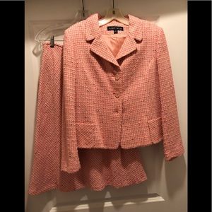 Ladies ALBERT NIPON designer suit jacket & skirt, Size 10. Like new condition.